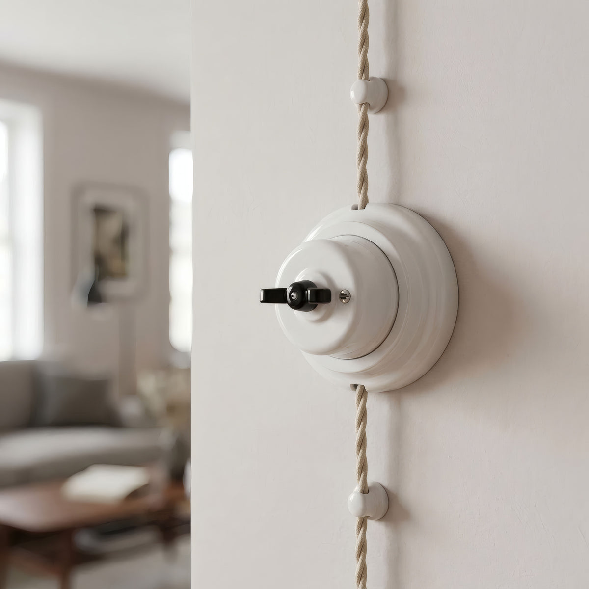 Comutador de escada em porcelana com porca borboleta e base — Branco / Preto / Plana Ø 100 mm