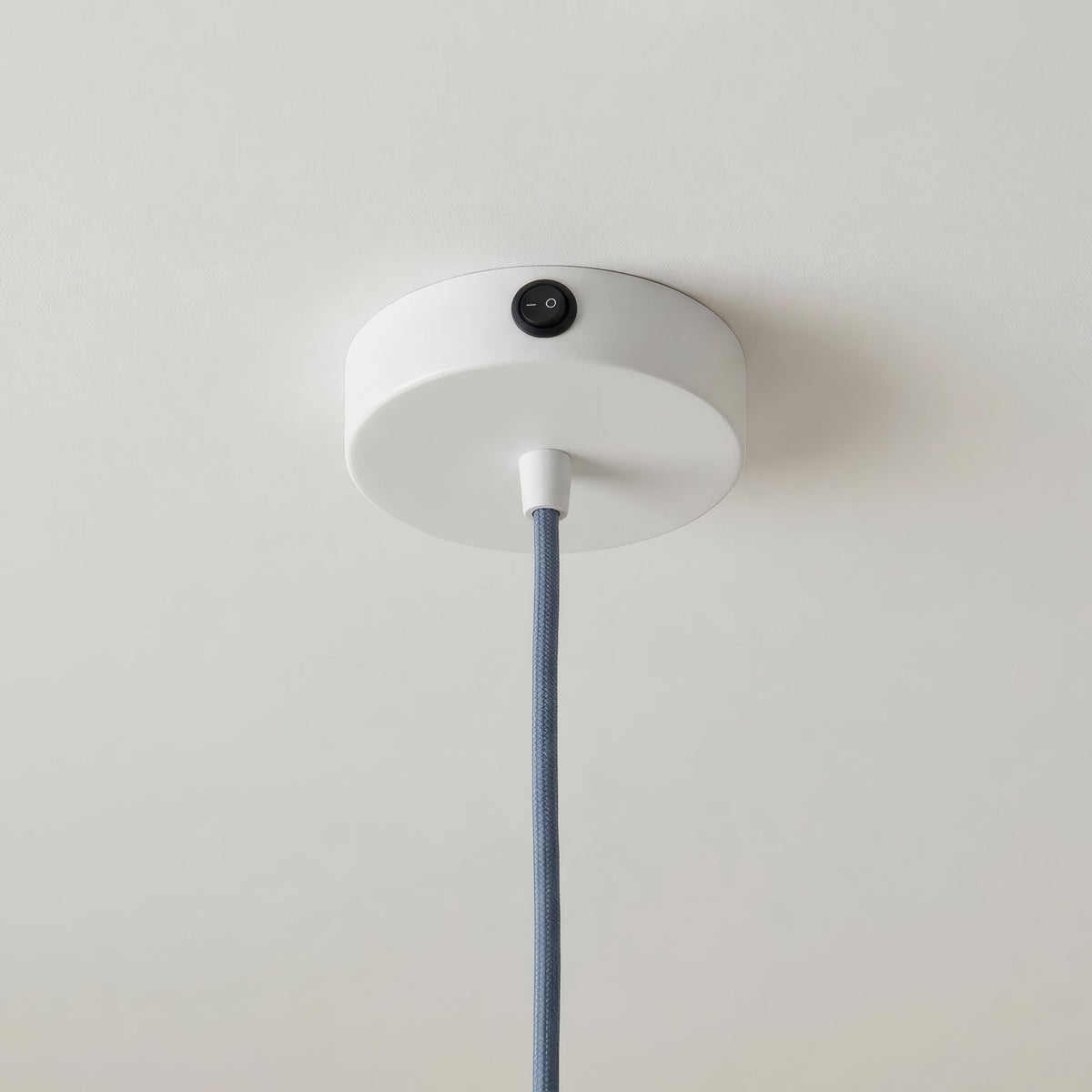 Mini florão cilíndrico em metal com interruptor, Ø 83 mm — Branco mate