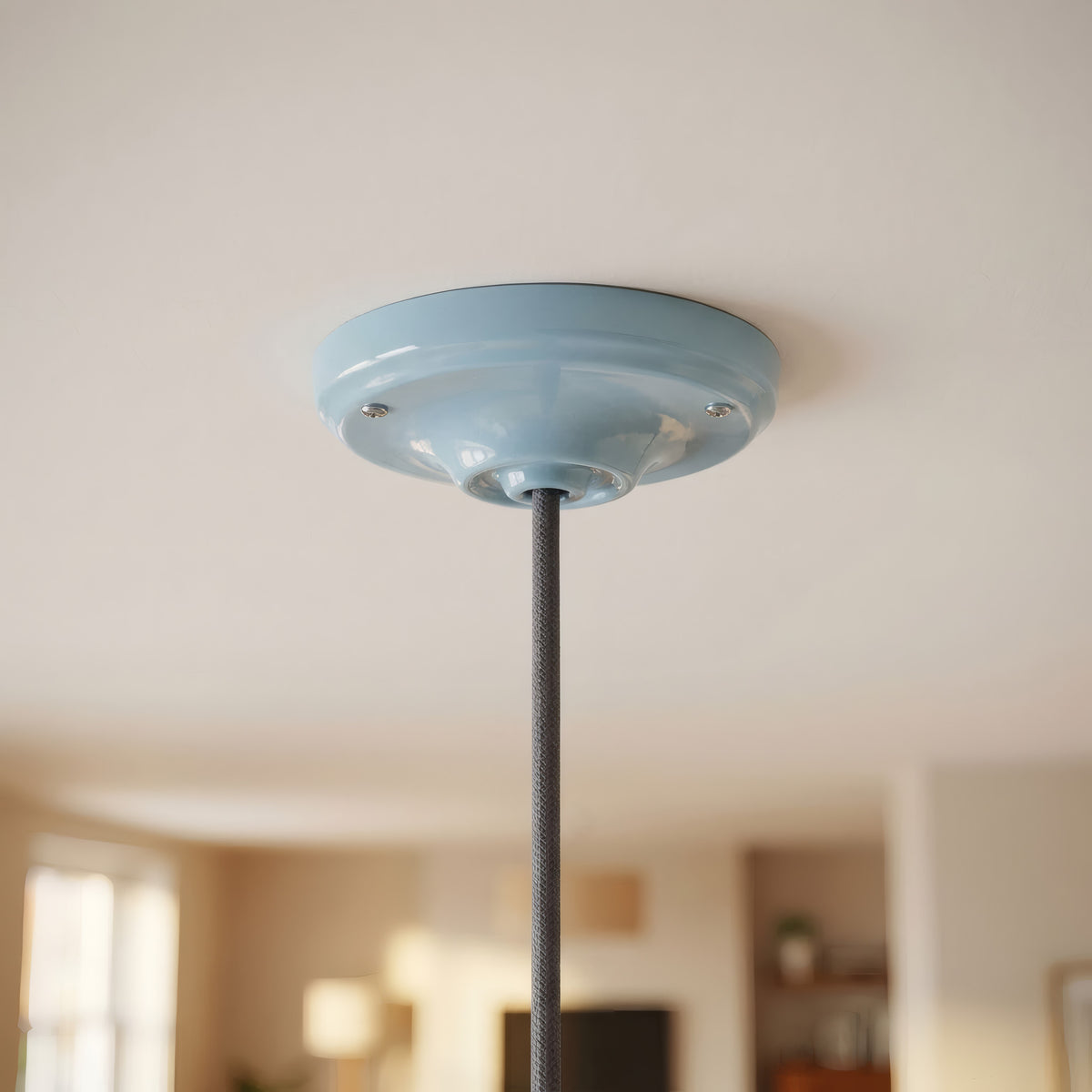 Florão em porcelana com kit de fixação, Ø 105 mm — Azul-celeste