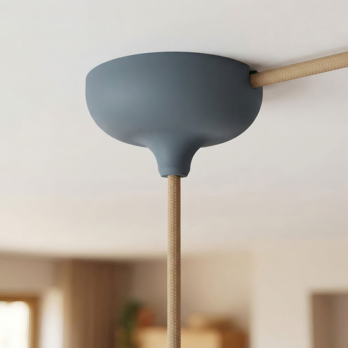 Florão em silicone Ø 88 mm, furo central e saída lateral — Cinzento