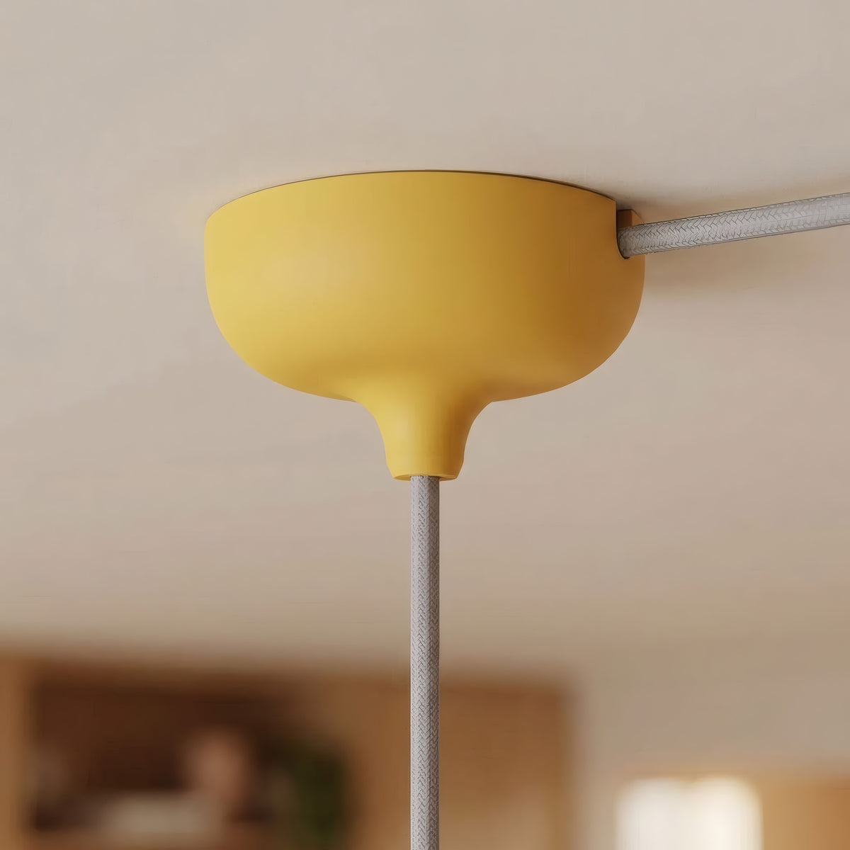 Florão em silicone Ø 88 mm, furo central e saída lateral — Amarelo