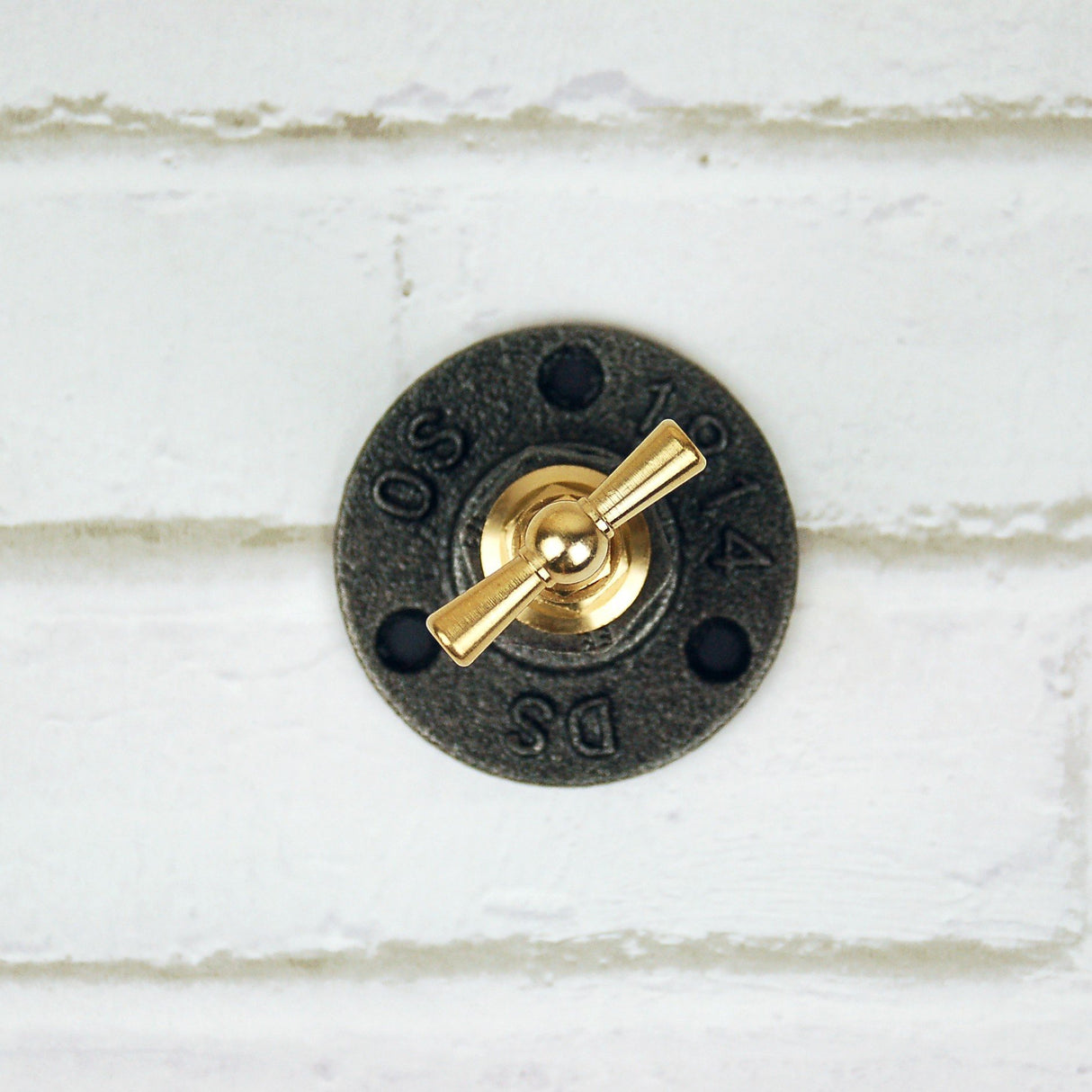 porte-manteau mural steampunk en fonte avec robinet en laiton