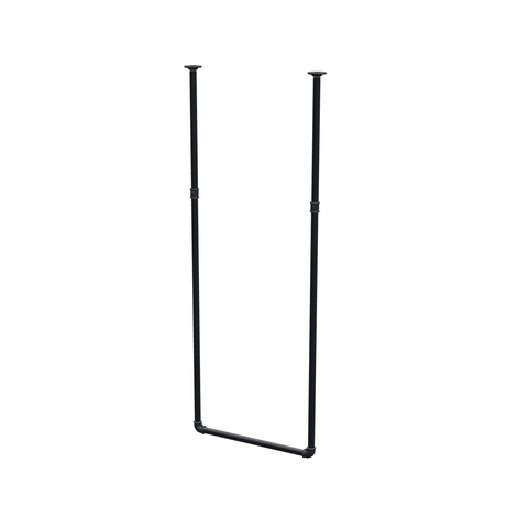 Varão de roupa suspenso do teto em tubo de aço pintado de preto mate Ø 27 mm — largura 56 cm, altura sob o teto 153 cm, vista de três quartos sobre fundo branco