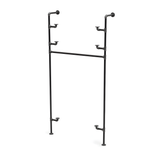 Étagère-penderie murale à trois tablettes et barre de penderie en tuyaux de plomberie noirs Ø 27 mm, fond blanc