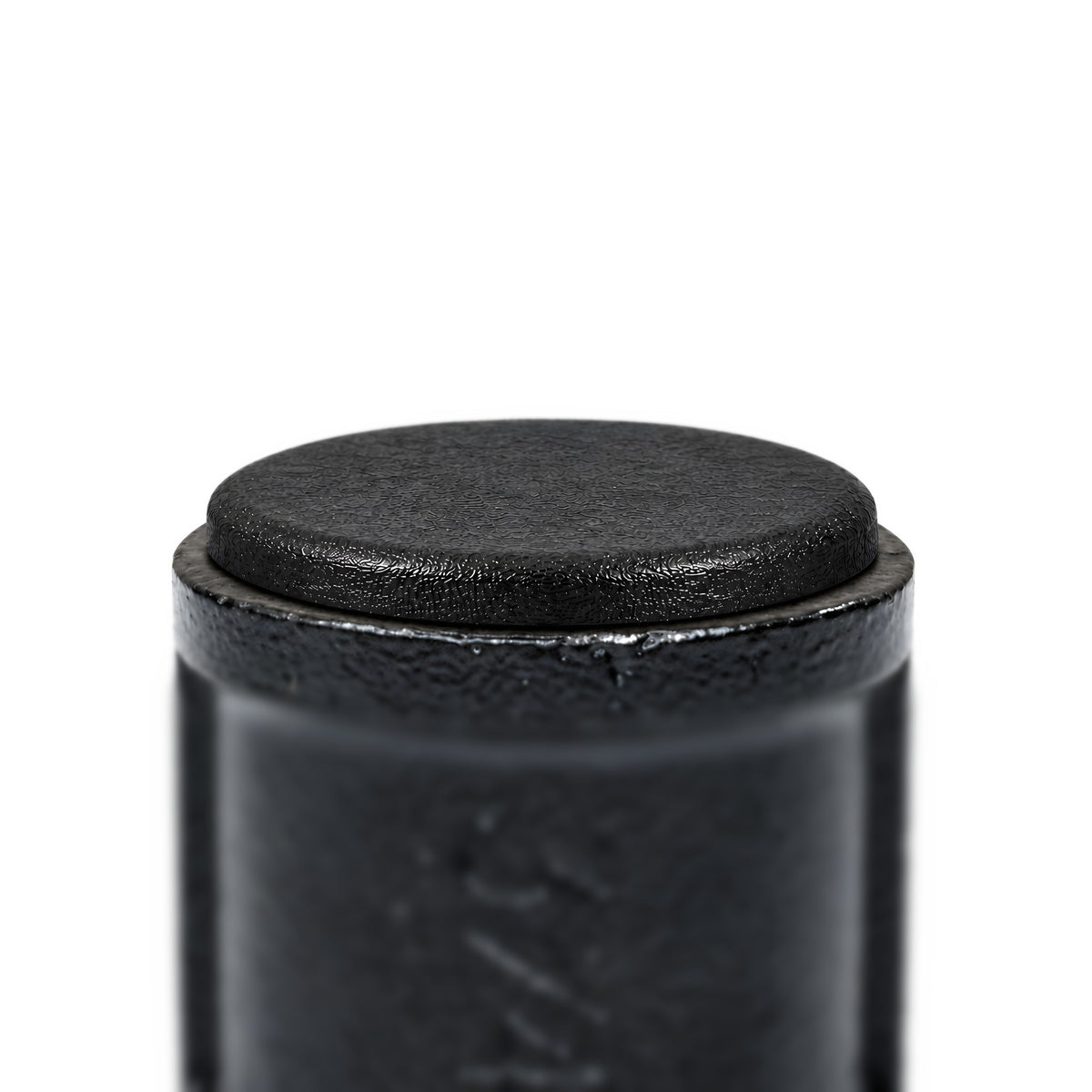 Tampão de plástico preto numa luva deco pintada de preto 3/4″