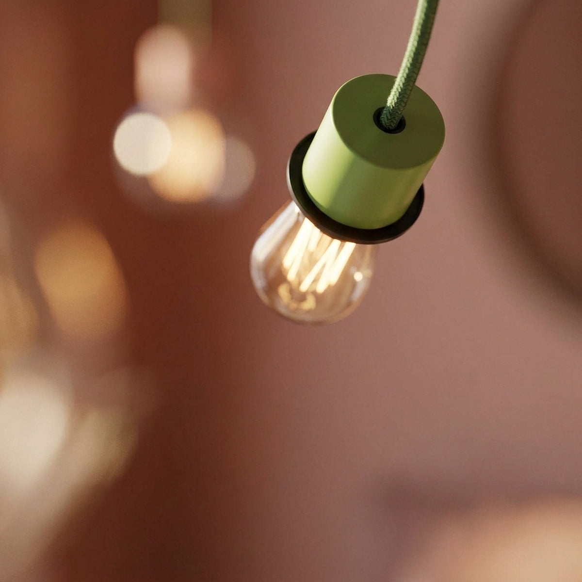 Casquilho E27 semirroscado em metal — Verde relva