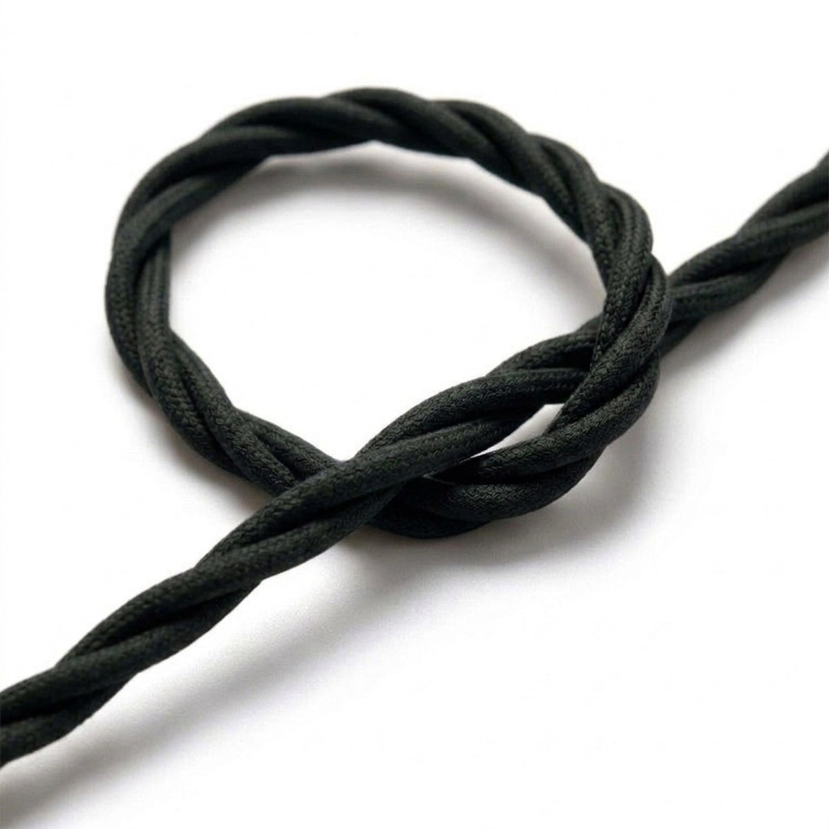 Pormenor do cabo têxtil entrançado preto