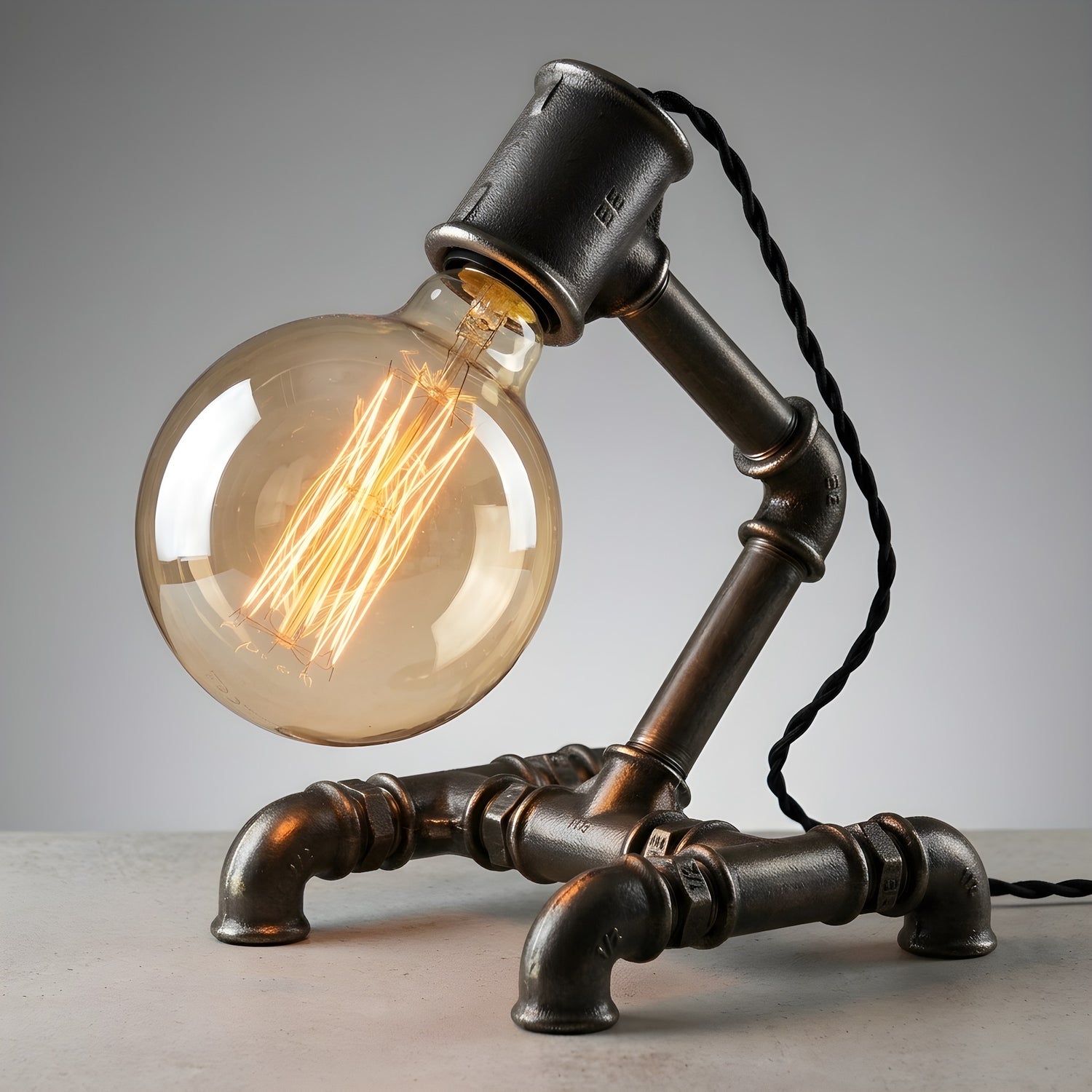 Lampe décorative Hiroba en tuyaux de plomberie, style usine vintage