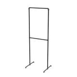 Portant à vêtements autoportant double niveau en tuyaux de plomberie noirs Ø 27 mm — largeur 70 cm, hauteur 216 cm, vue de trois quarts sur fond blanc