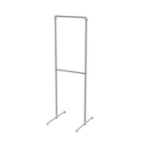 Portant à vêtements autoportant double niveau en tuyaux de plomberie galvanisés Ø 27 mm — largeur 58 cm, hauteur 176 cm, vue de trois quarts sur fond blanc