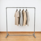 Suporte para cabides industrial galvanizado carregado de roupas em cabides