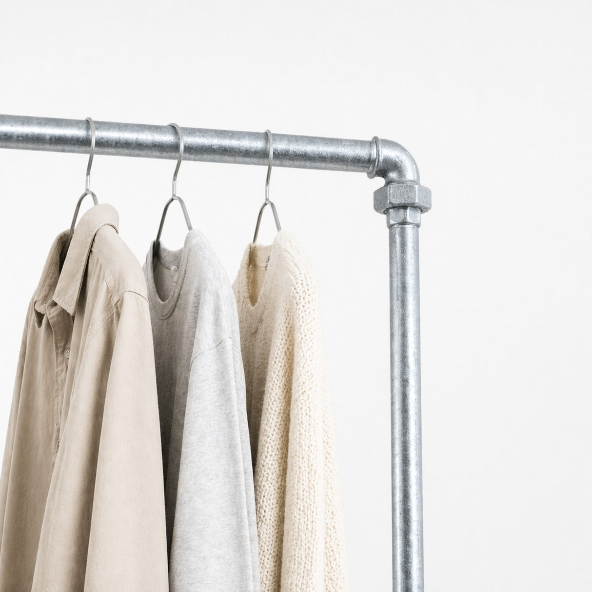 Suporte para cabides industrial galvanizado com barra de reforço ao chão