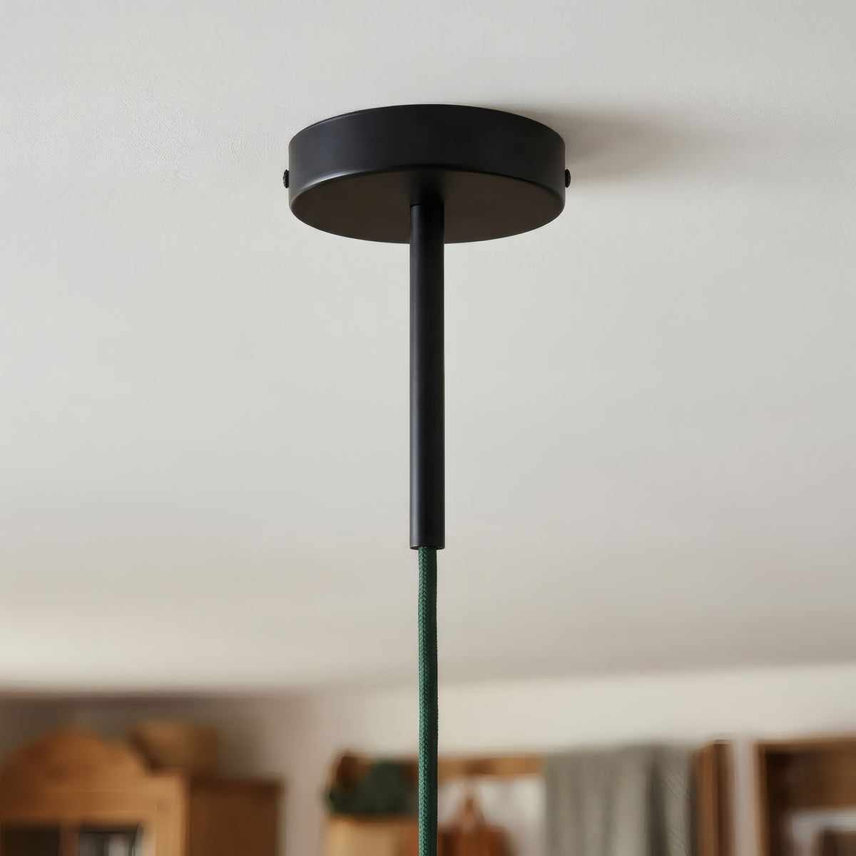 Florão cilíndrico em metal com prensa-cabo de 15 cm — Preto