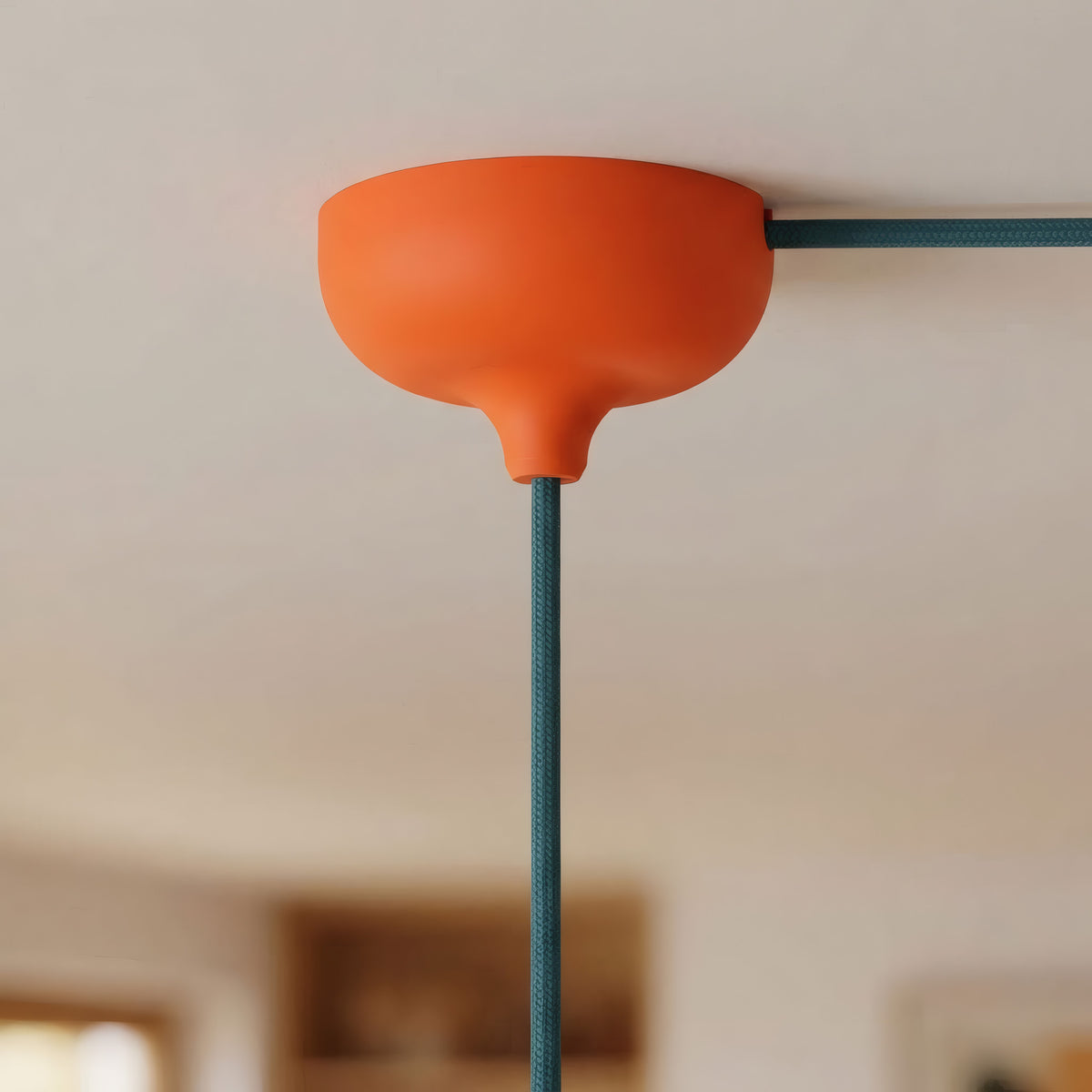 Florão em silicone Ø 88 mm, furo central e saída lateral — Laranja