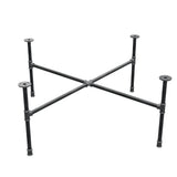 Base de mesa de centro industrial em ferro fundido, pés em cruz, 108 × 108 cm, altura 42 cm, vista de três quartos