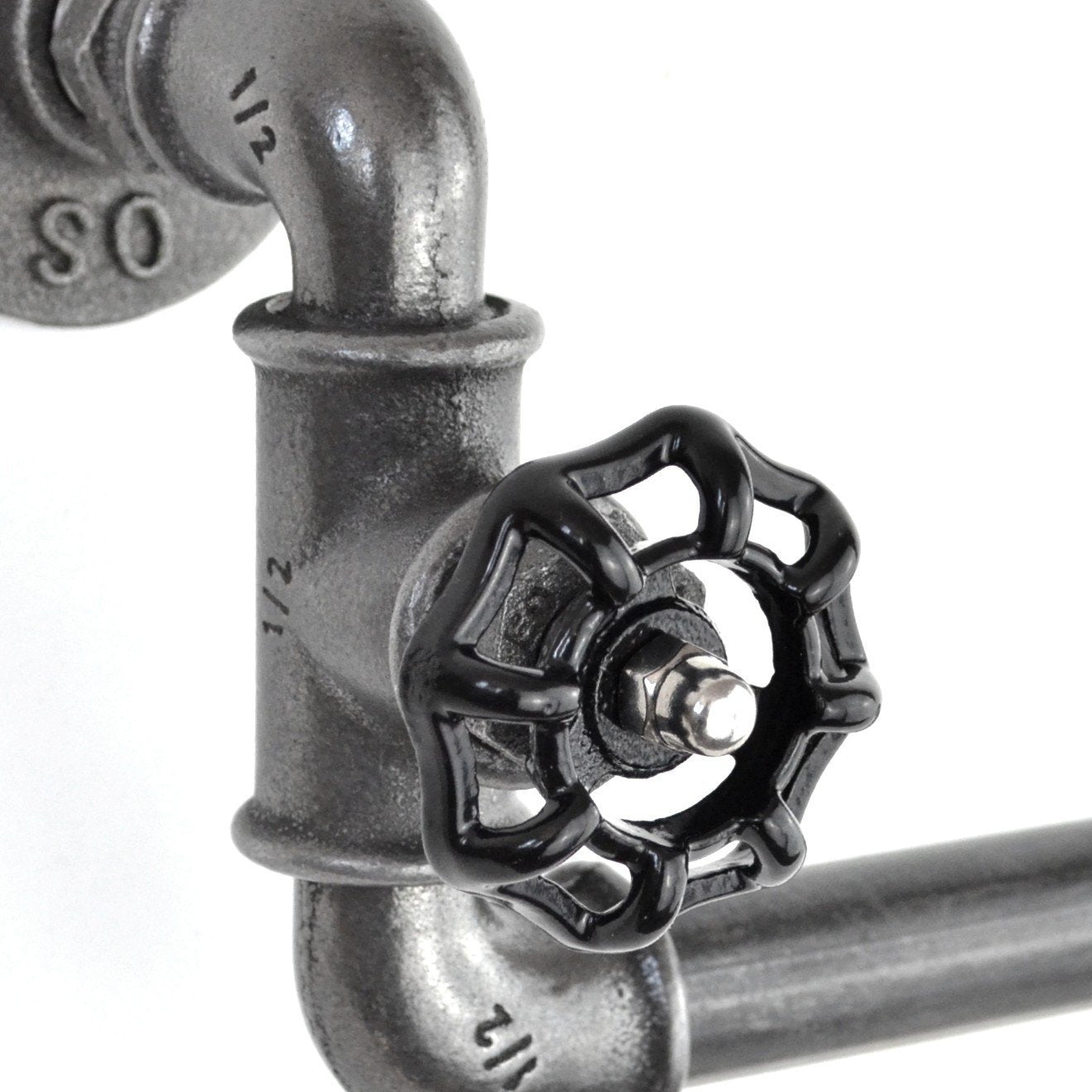 volant noir sur dérouleur papier toilette design industriel